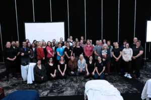 Les participants de la formation Introduction au massage crânien ayurvédique à Drummondville offerte par l'Académie du Centre amma.